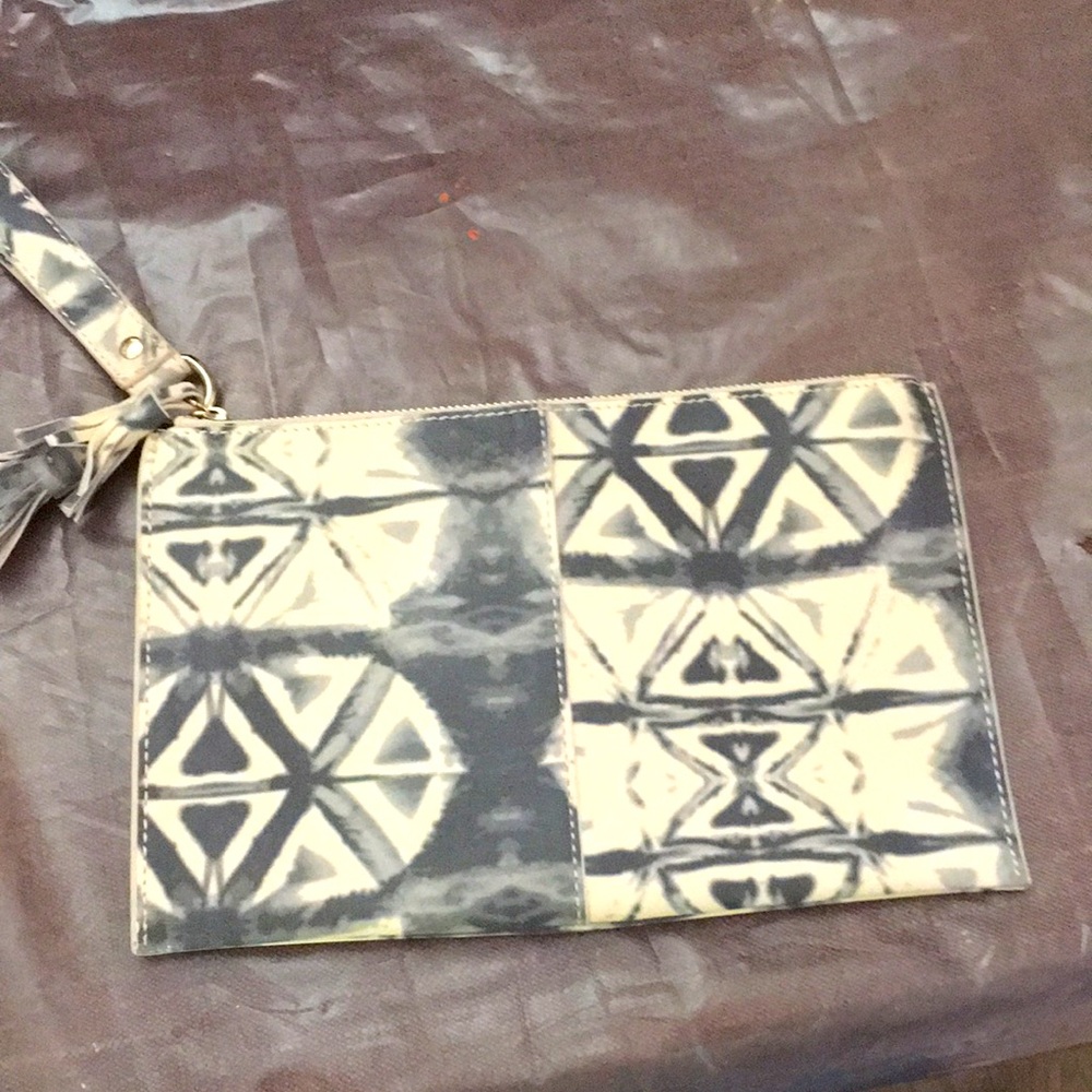 Geometric Print Wristlet Pouch in Black and Cream